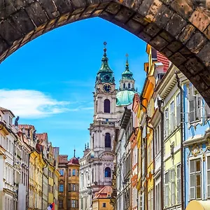 Charles Bridge & Vandrarhem